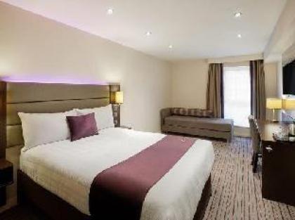 Premier Inn Epsom Town Centre - image 7