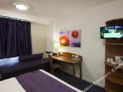 Premier Inn Sunbury (Kempton Park) - image 4