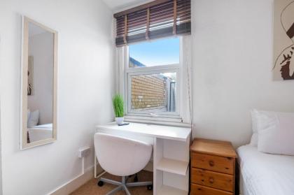 Characteristic 3 Bedroom House Fulham - image 30