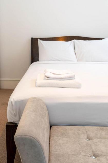 Central 2 Bedroom Apartment near Old Street - image 23