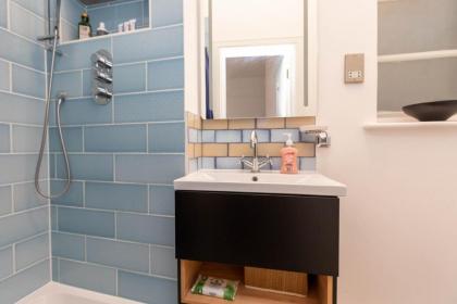 Central 2 Bedroom Apartment near Old Street - image 28