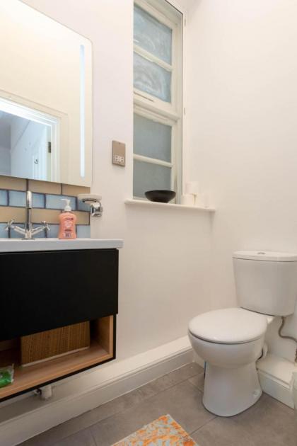 Central 2 Bedroom Apartment near Old Street - image 30