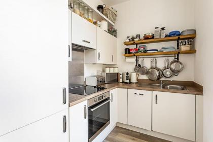 Contemporary Victorian Studio - image 26