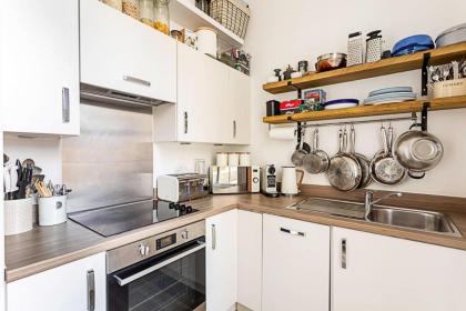 Contemporary Victorian Studio - image 27