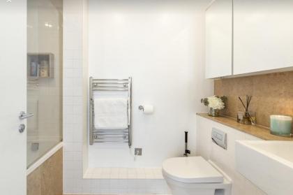Premier 3 Bed Apartment - image 21