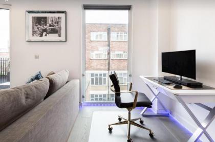Premier 3 Bed Apartment - image 29