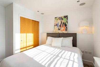 Elegant 3 bed apartment in Earls Court - image 21