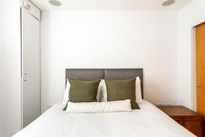 Elegant 3 bed apartment in Earls Court - image 24