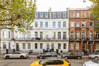 Elegant 3 bed apartment in Earls Court - image 29