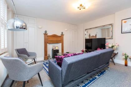 Spacious 1 Bedroom Garden Flat near King's Road - image 22