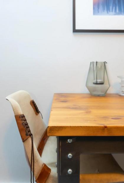 Spacious 1 Bedroom Garden Flat near King's Road - image 26