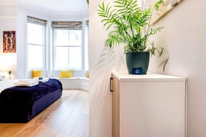 Bright and Modern Mayfair Apartment - image 21