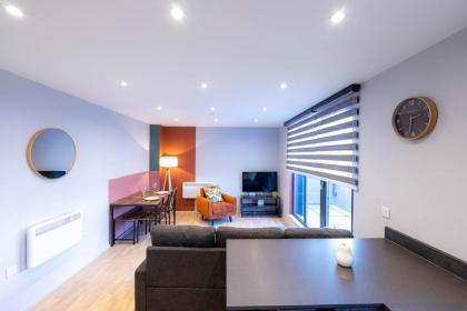 Luxurious Apartments Hackney near Train Station - image 24