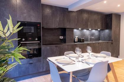 Luxurious Apartments Hackney near Train Station - image 29