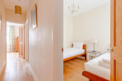 Spacious and Central 3 Bedroom House in Paddington - image 23