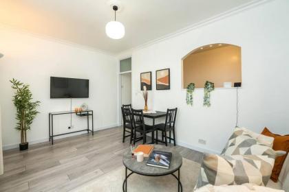 Superb flat close to super famous Portobello Road 