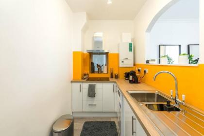 Superb flat close to super famous Portobello Road - image 12