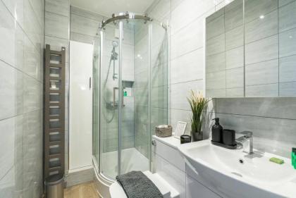 Superb flat close to super famous Portobello Road - image 14