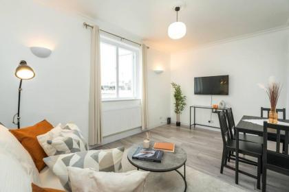 Superb flat close to super famous Portobello Road - image 2