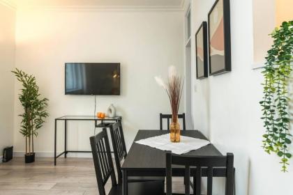 Superb flat close to super famous Portobello Road - image 5