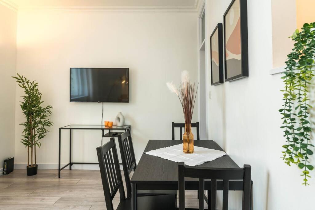 Superb flat close to super famous Portobello Road - image 5