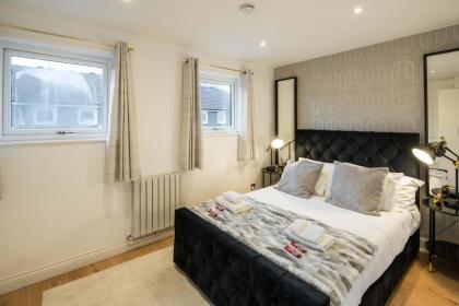 Superb House close to the lovely Little Venice - image 21