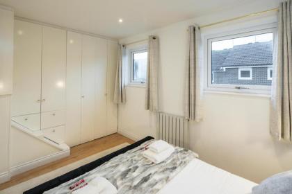 Superb House close to the lovely Little Venice - image 22