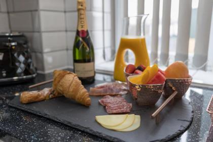 London Heathrow Serviced Apartments - image 5