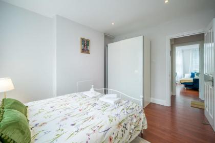 Shoreditch London Stylish One-Bedroom Apartment - image 5