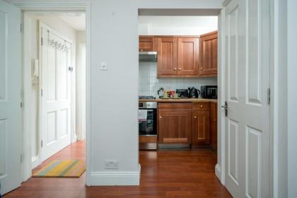 Shoreditch London Stylish One-Bedroom Apartment - image 9