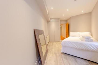 Central 2 Bedroom Flat near Hyde Park - image 21