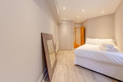 Central 2 Bedroom Flat near Hyde Park - image 22