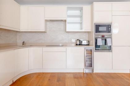 Central 2 Bedroom Flat near Hyde Park - image 23