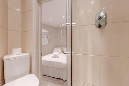 Central 2 Bedroom Flat near Hyde Park - image 25
