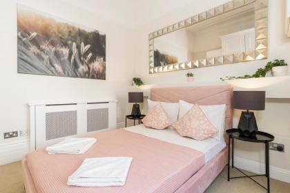 Stay at Kensington and Knightsbridge - image 25