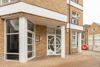 Canary wharf Luxury apartment - image 24