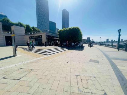 Canary wharf Luxury apartment - image 26