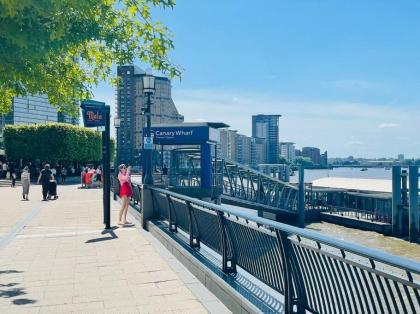 Canary wharf Luxury apartment - image 29
