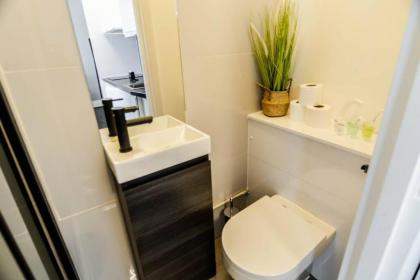 Lovely self contained studio-5 - image 2