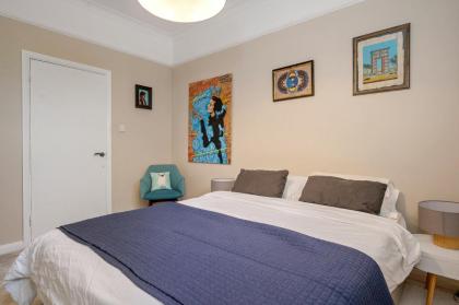 Period 3-Bed Maisonette next to the City of London - image 18