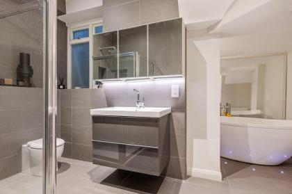 Period 3-Bed Maisonette next to the City of London - image 22