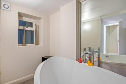 Period 3-Bed Maisonette next to the City of London - image 23