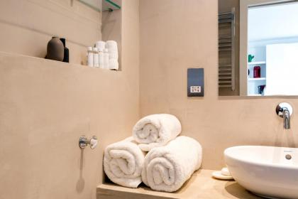 Brand new studio flat in the heart of Notting Hill - image 22