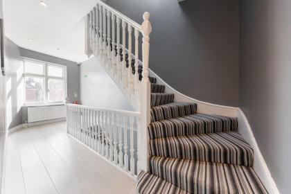 Victorian Building turned Charming Hotel Perfect For Short and Long Term Stay with WiFi - image 22