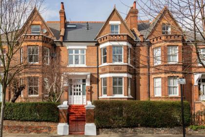 Victorian Building turned Charming Hotel Perfect For Short and Long Term Stay with WiFi - image 26