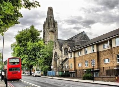 Charming Hotel with Kitchen & Laundry near Tufnell Park - image 25