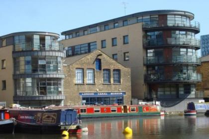 Boutique Modern Hotel Room For Two Near Tube And Bus Stations - image 24