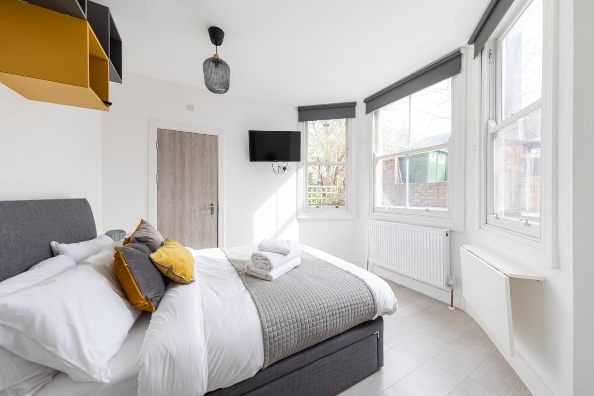 Double Ensuite Sleeps 2 Long Term Welcome With Garden View - main image