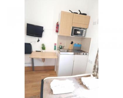 80 Inverness Terrace - image 27