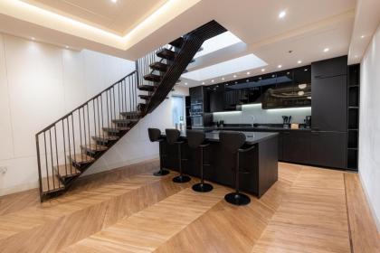 Modern Deluxe Five Bedroom House near Chalk Farm Station - image 13